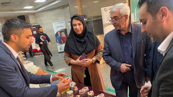 تقویت پیوند پژوهش و فناوری با حضور شرکت‌های دانش‌بنیان در دانشکده دندانپزشکی