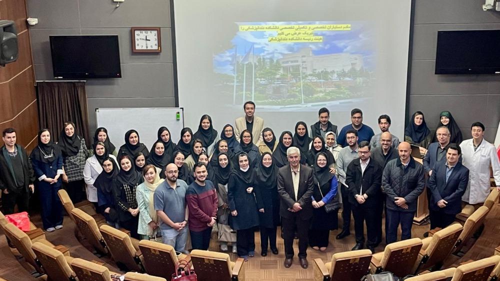 آیین معارفه دستیاران تخصصی و تحصیلات تکمیلی ورودی ۱۴۰۴ دانشکده دندانپزشکی دانشگاه علوم پزشکی تهران برگزار شد