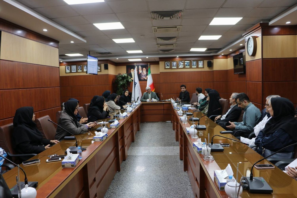 بررسی برنامه‌های آموزشی و روند اخذ پایان‌نامه در نشست شورای آموزش دانشکده دندانپزشکی