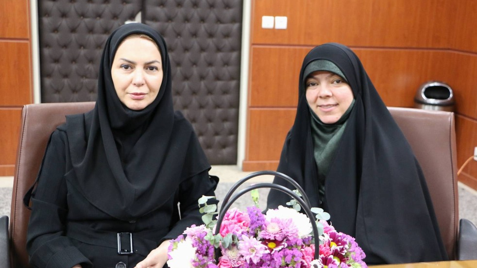 تأکید رئیس دانشکده دندانپزشکی بر قانون‌مداری و نام نیک در آیین تودیع و معارفه رئیس امور اداری دانشکده دانپزشکی